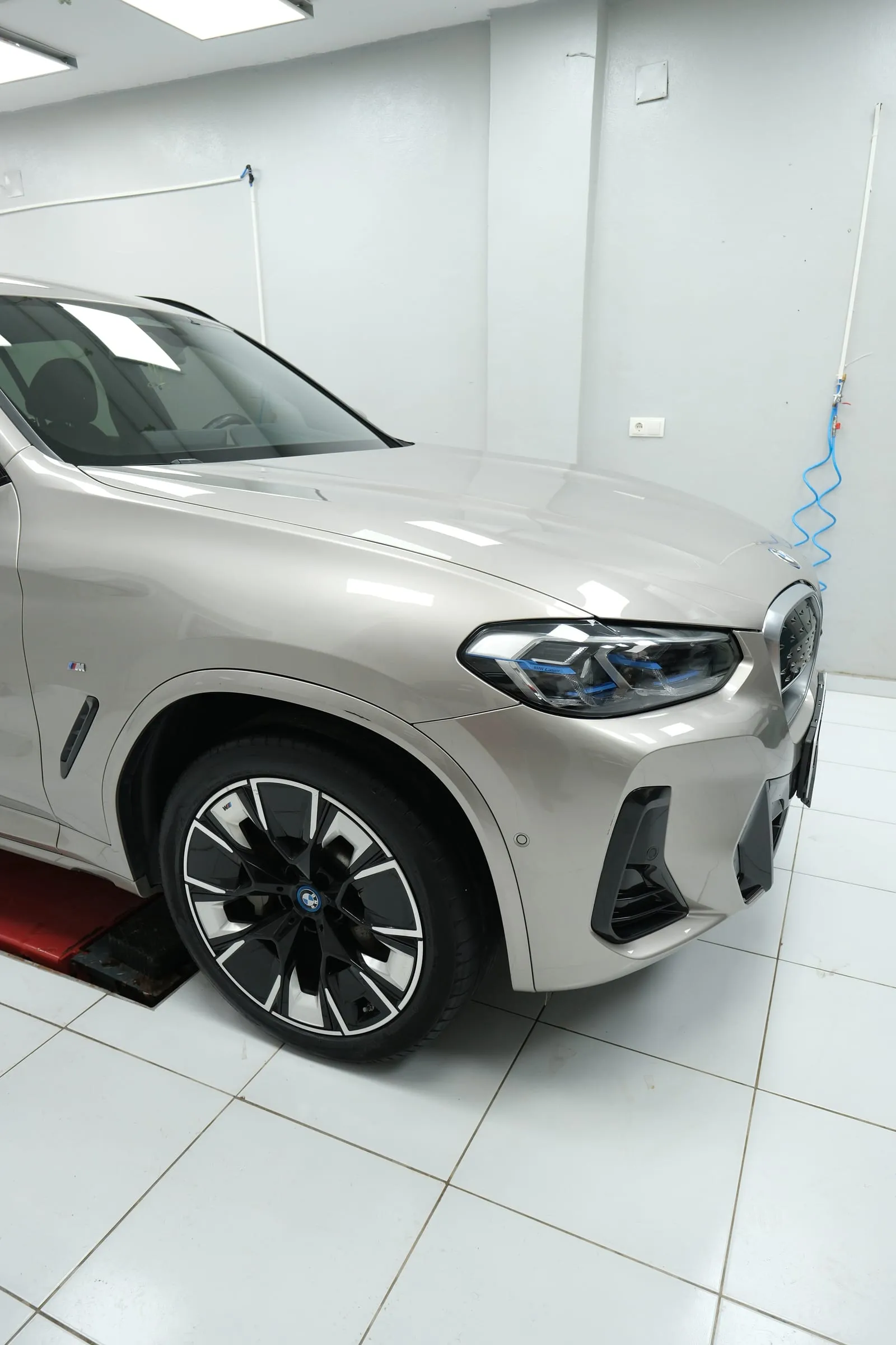 Nardo gri BMW — PPF üç-çeyrek ön görünüm
