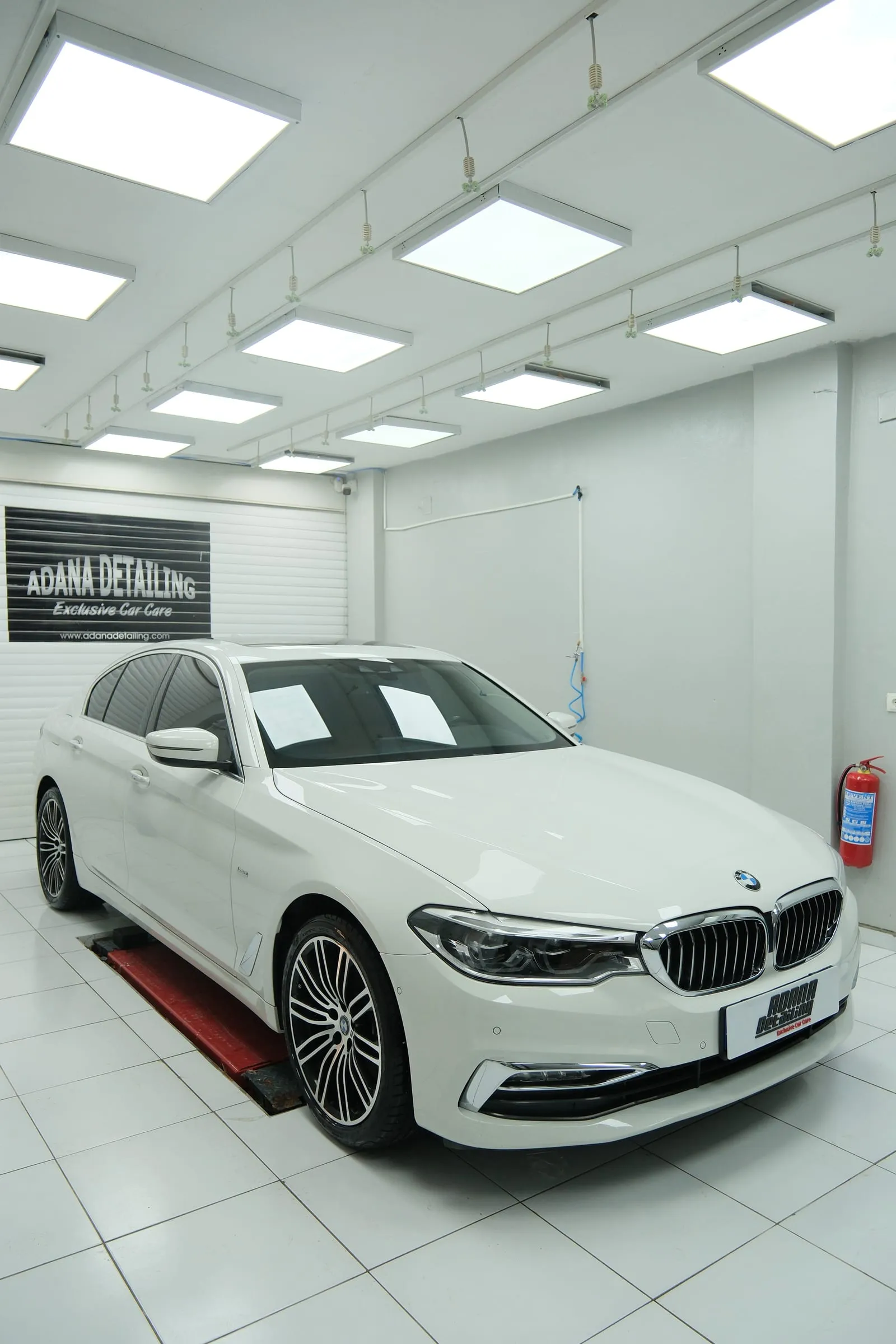 Beyaz BMW — PPF üç-çeyrek ön görünüm